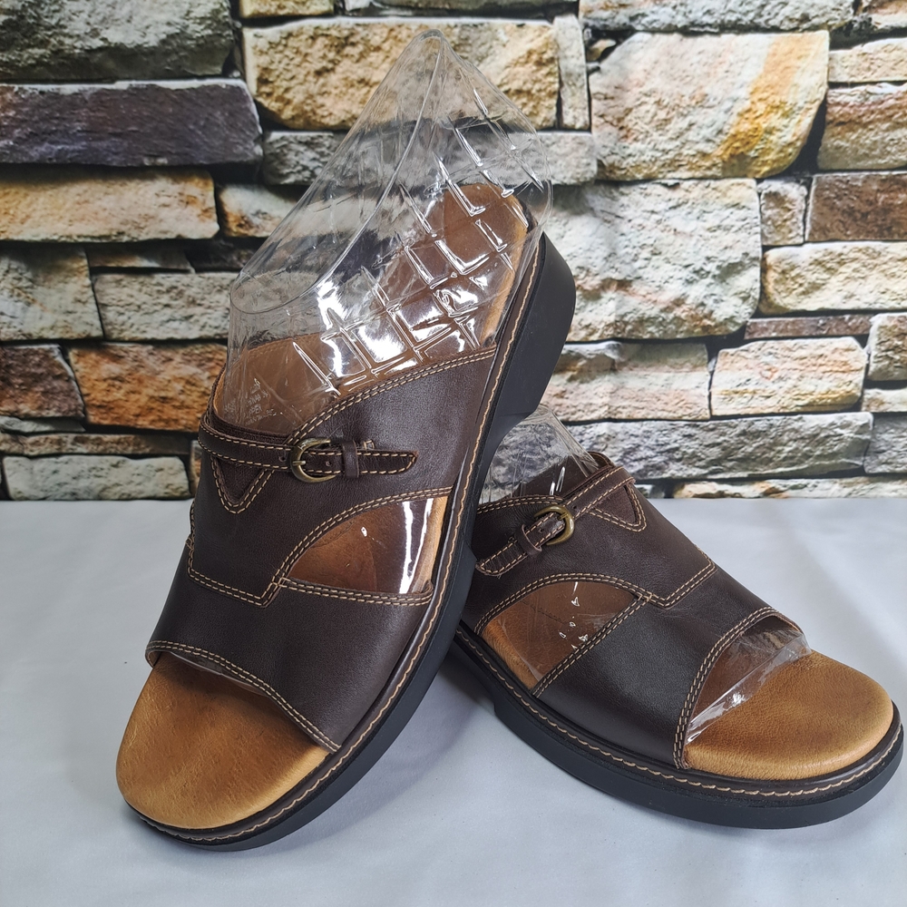 Clarks Women's Brown Leather Slide Sandals - Comfortable Casual Slip-Ons